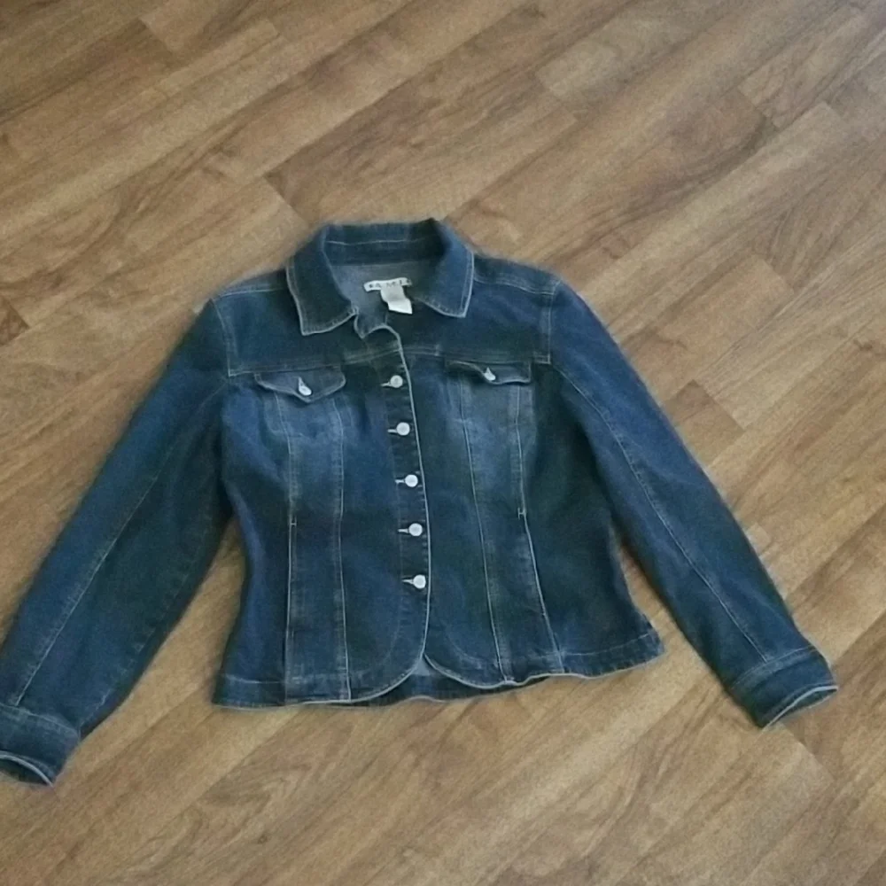 Ami Blue Jean Jacket Cropped Style - Picture 2 of 7